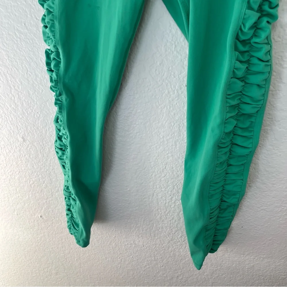 Thrive Societe T31L155 Green Ruffled Leggings Size Small - Picture 4 of 12